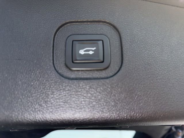 Used 2017 Chevrolet Equinox Premier w/ Enhanced Convenience Package AWD/4WD image 9