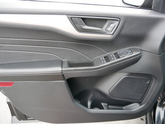 Certified 2022 Ford Escape SE w/ SE Sport Appearance Package AWD/4WD image 9