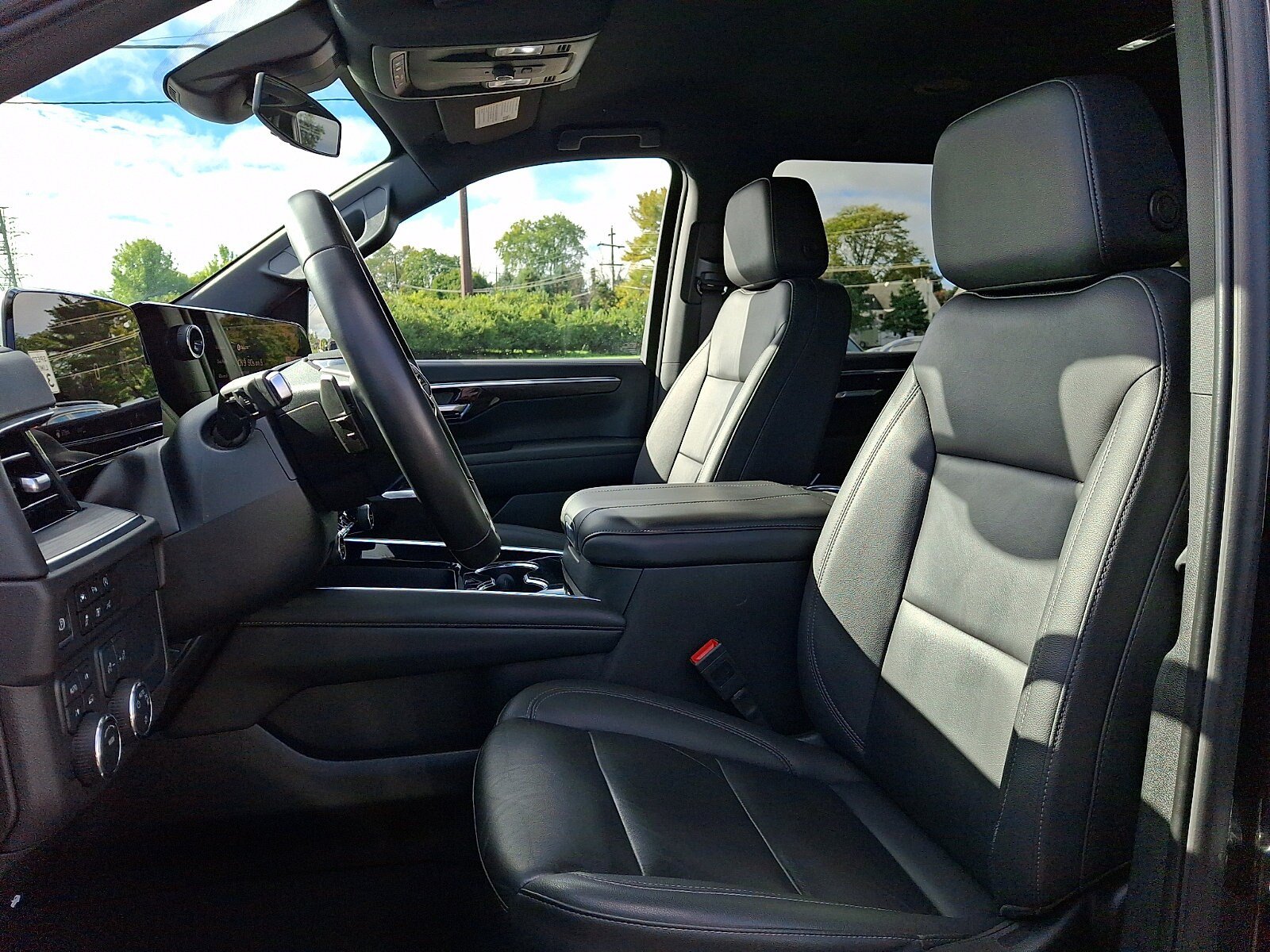 Used 2025 Chevrolet Tahoe LT AWD/4WD image 14