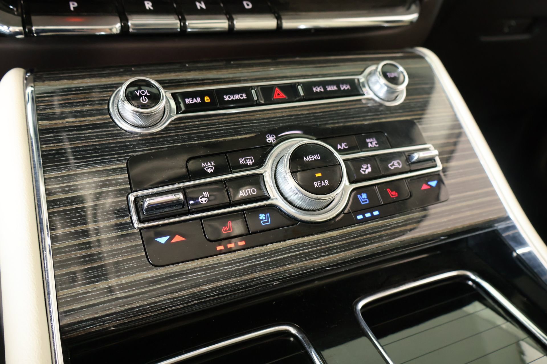 Used 2022 Lincoln Aviator Black Label w/ Class IV Trailer Tow Package AWD/4WD image 8