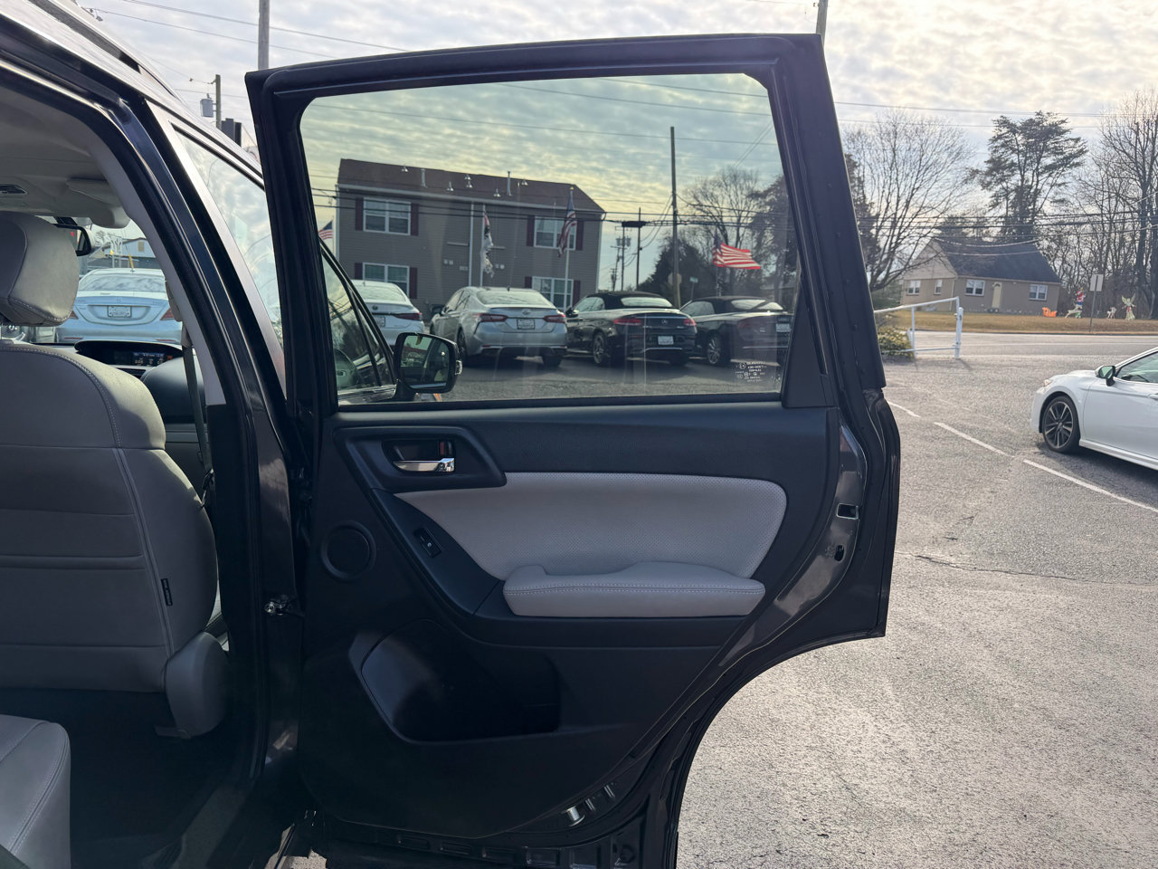 Used 2015 Subaru Forester 2.5i Touring w/ Eyesight & Navigation System image 23