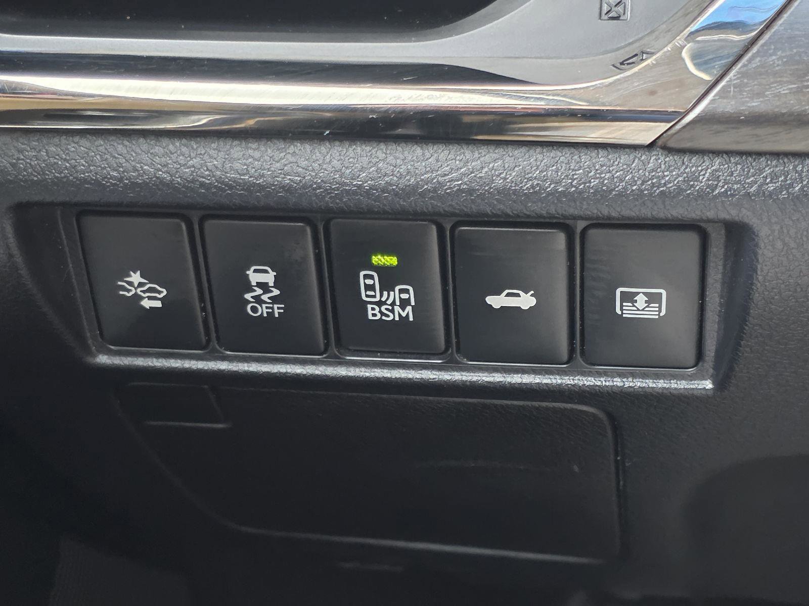 Used 2018 Toyota Avalon Limited FWD image 12