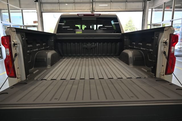 New 2026 Chevrolet Silverado 1500 RST w/ Dark Appearance Package AWD/4WD image 7