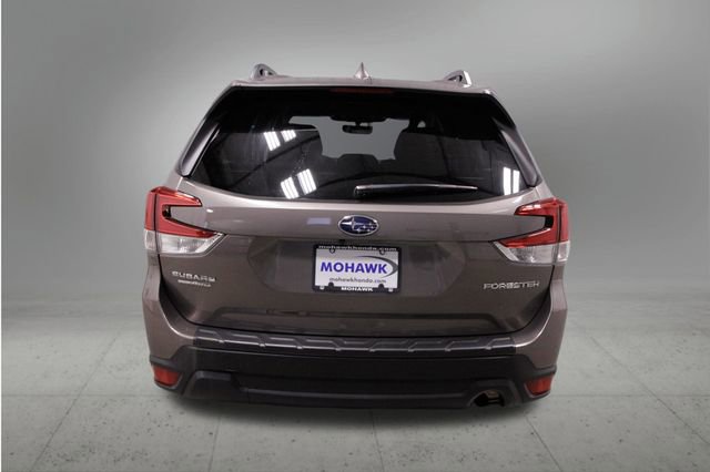 Used 2023 Subaru Forester Premium image 4