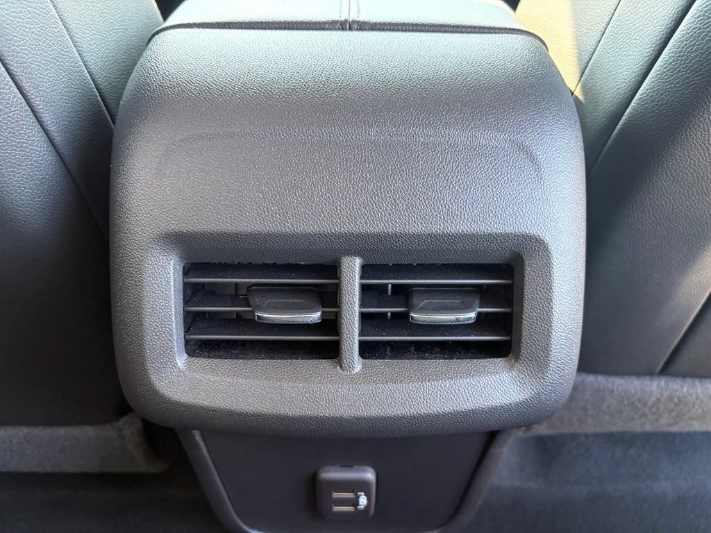 Used 2023 Chevrolet Equinox Premier FWD image 39