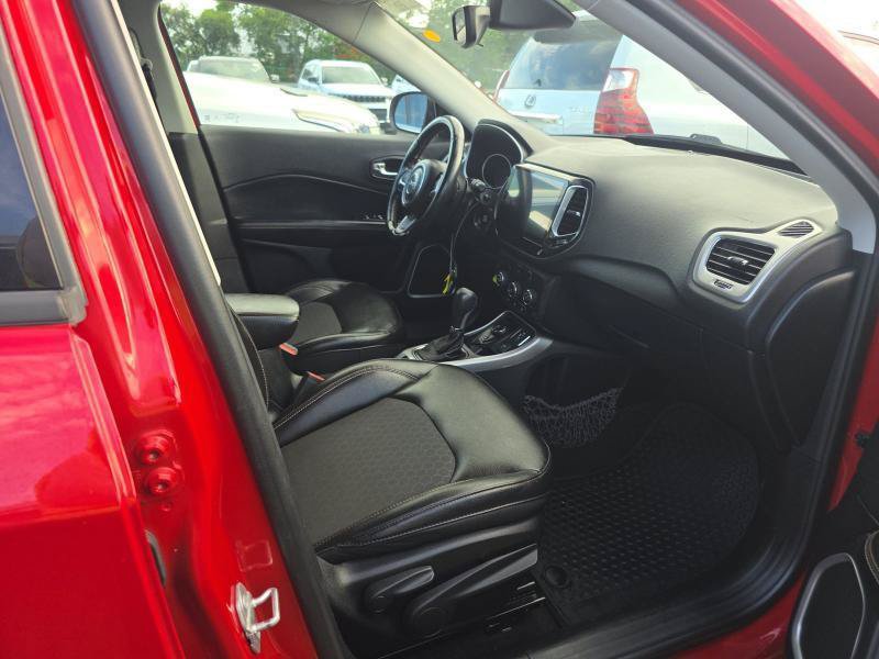 Used 2018 Jeep Compass Latitude w/ Cold Weather Group AWD/4WD image 8