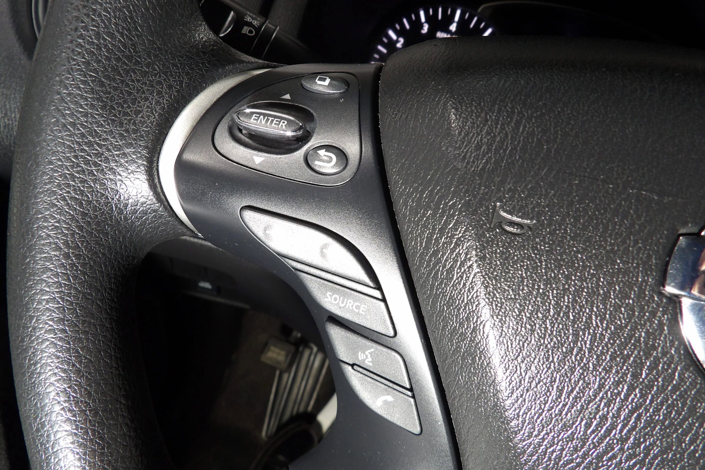 Used 2020 Nissan Pathfinder S FWD image 22