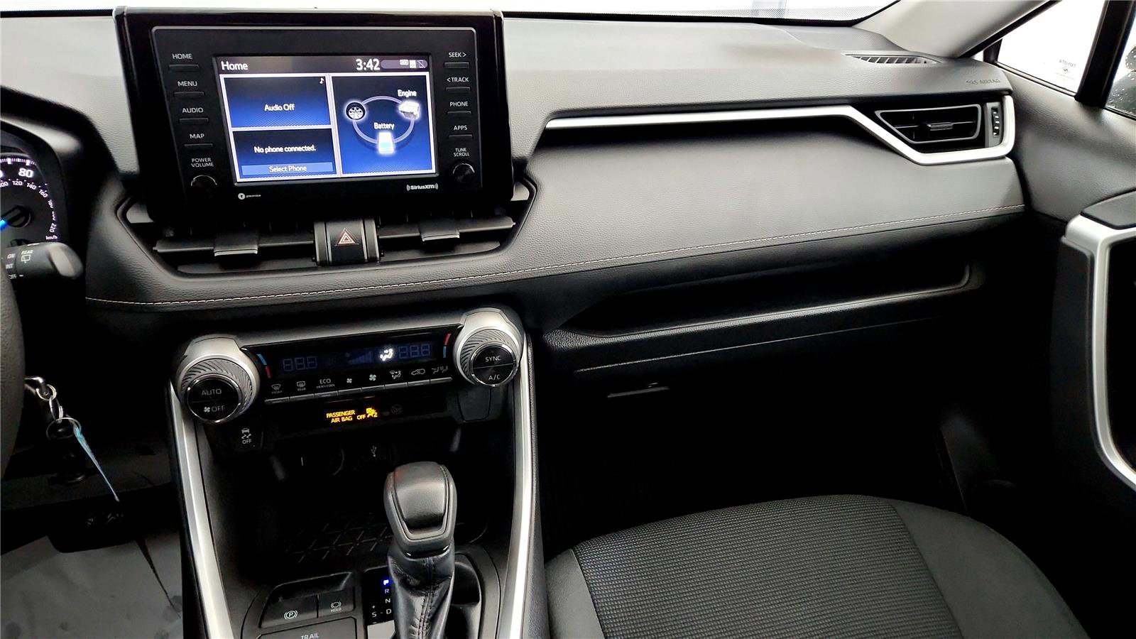 Used 2022 Toyota RAV4 LE image 29