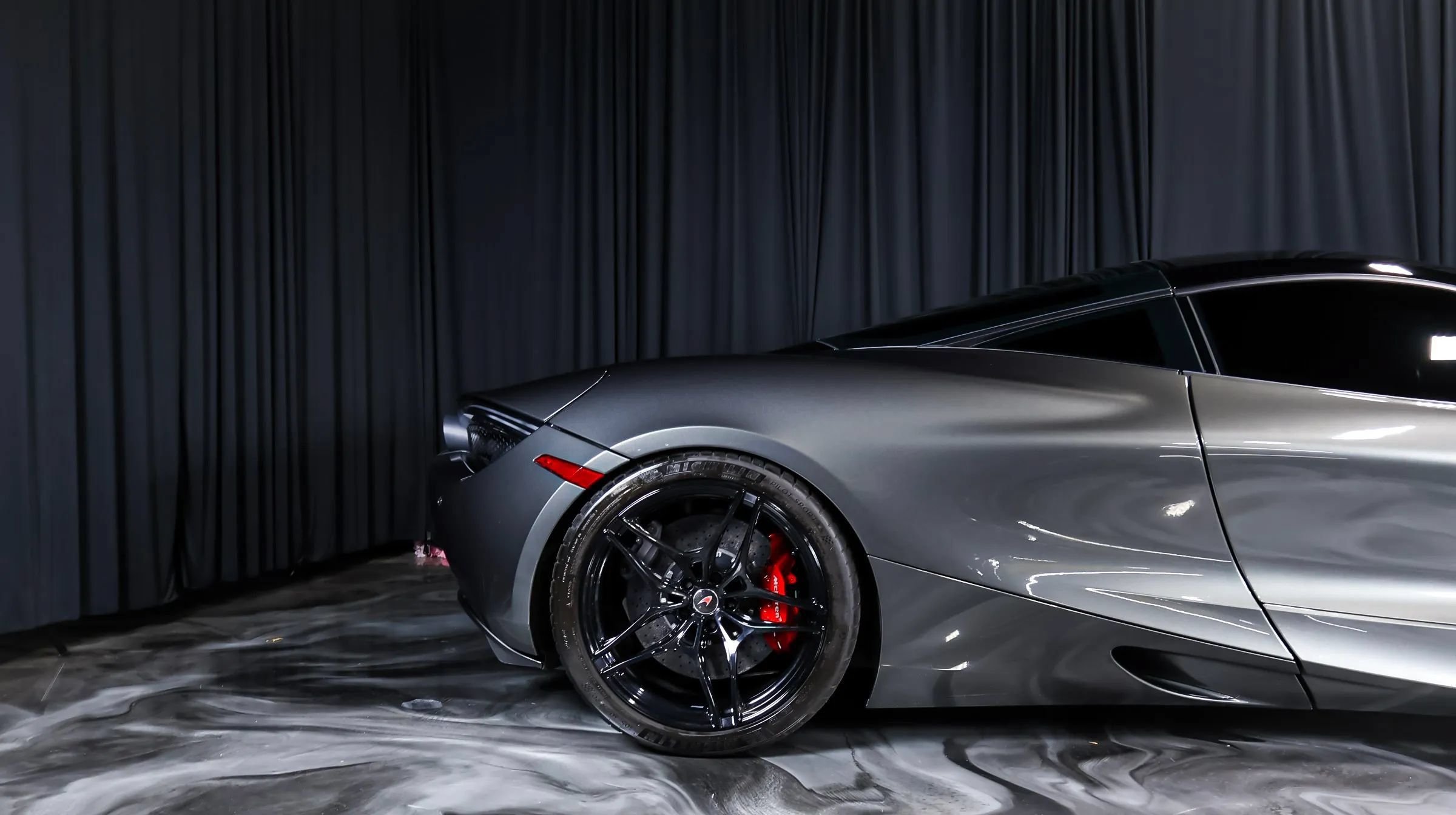 Used 2018 McLaren 720S Luxury RWD image 3