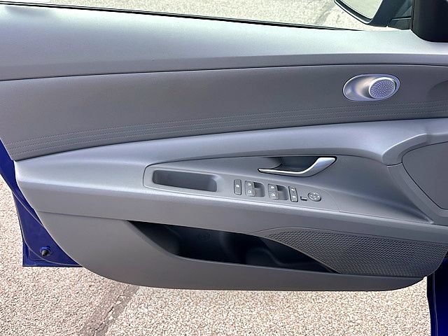 Certified 2025 Hyundai Elantra SE w/ Cargo Package FWD image 16