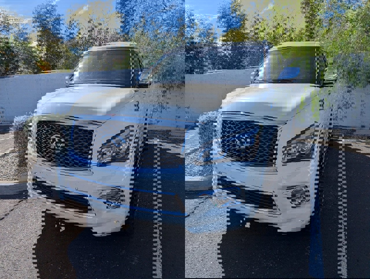 Used 2016 INFINITI QX80 2WD w/ Deluxe Technology Package image 2