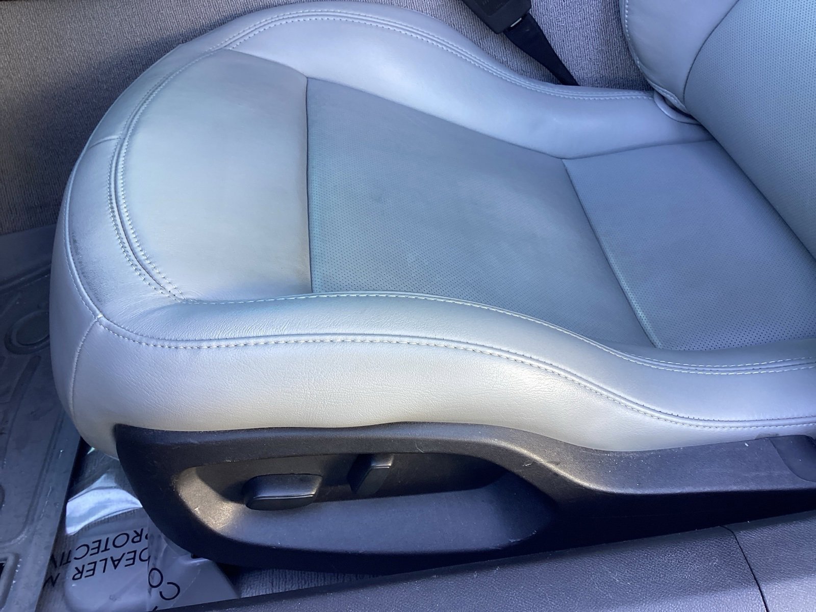 Used 2019 Chevrolet Corvette Stingray Coupe w/ Carbon Flash Badge Package image 11