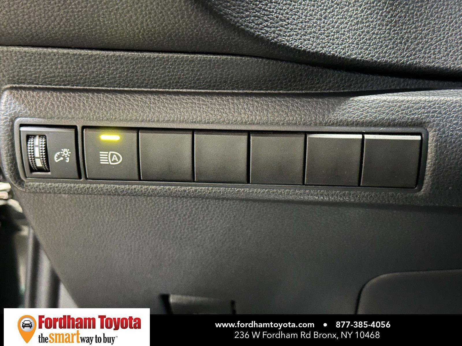 Certified 2022 Toyota Corolla SE FWD image 18