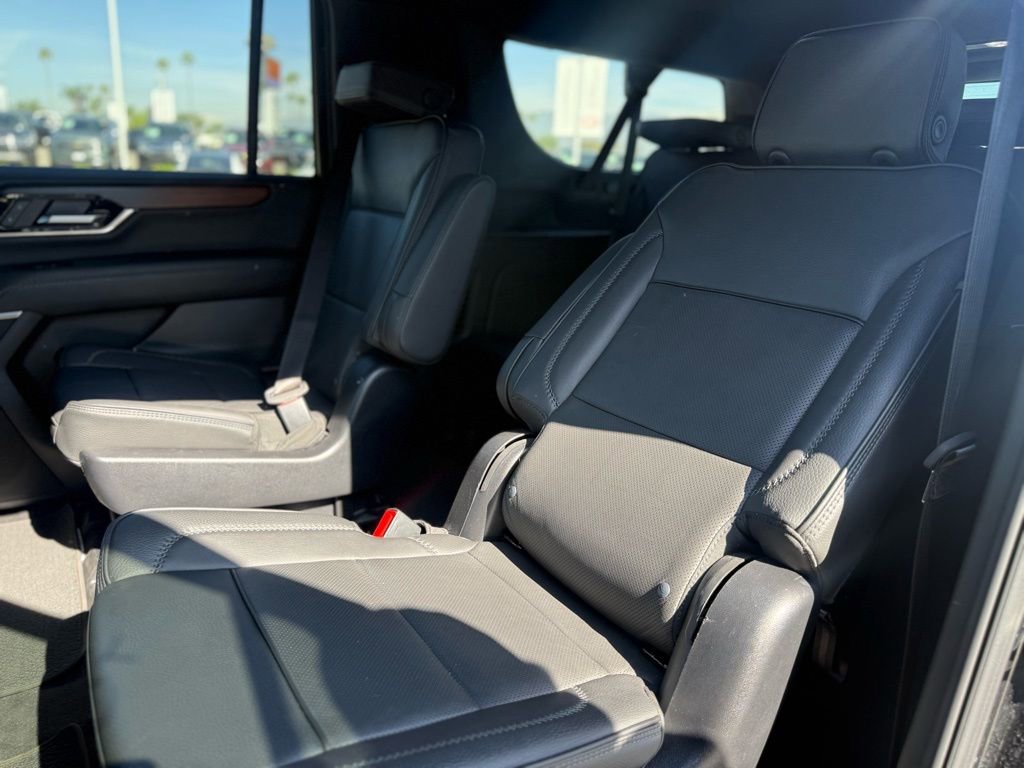 Used 2025 GMC Yukon XL Denali image 4