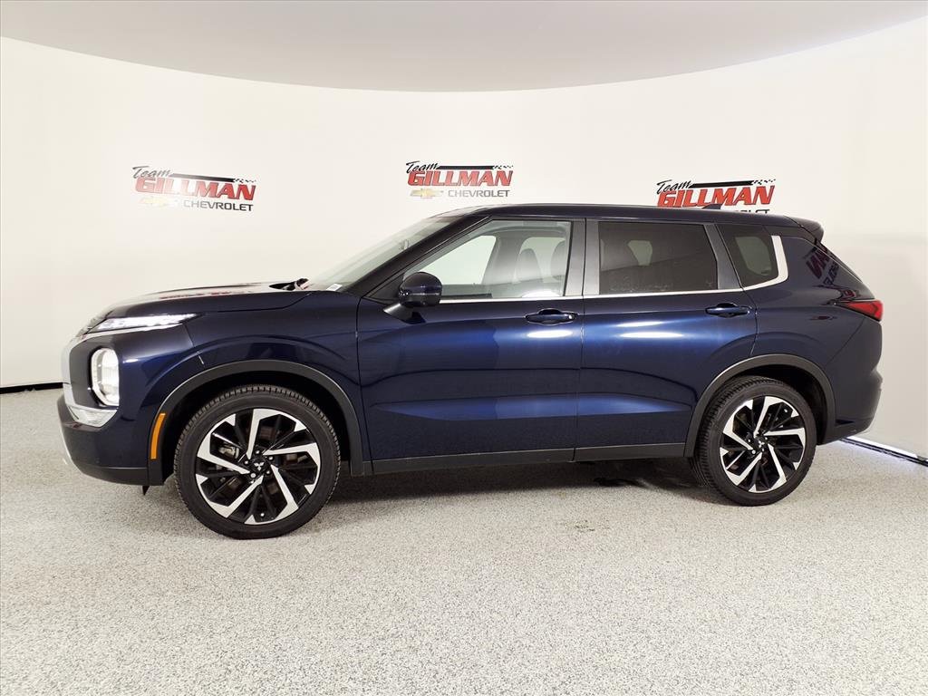 Used 2024 Mitsubishi Outlander SE Black Edition image 3