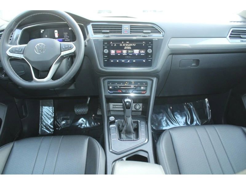 Used 2023 Volkswagen Tiguan SE FWD image 12