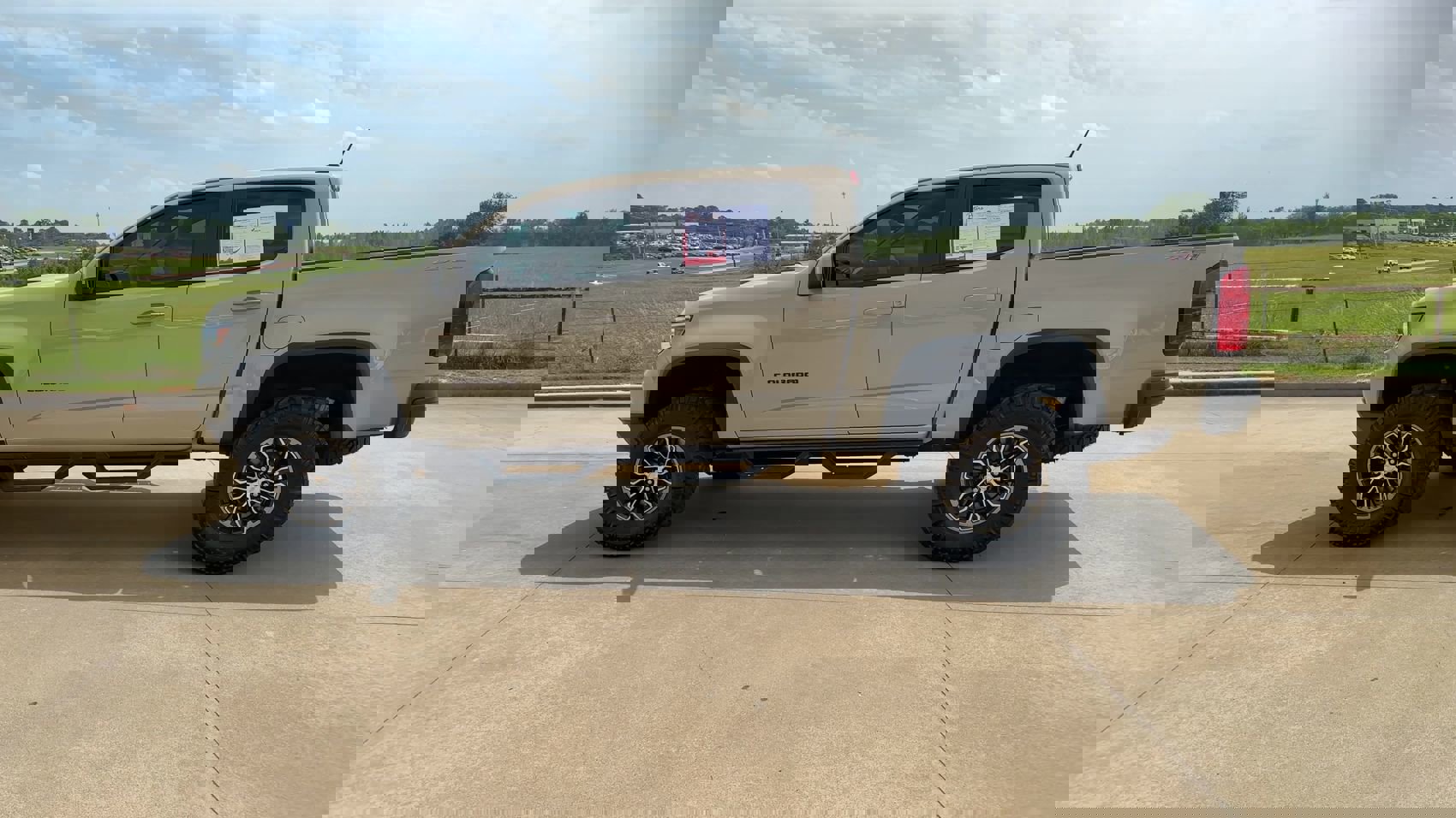 Used 2022 Chevrolet Colorado ZR2 image 5