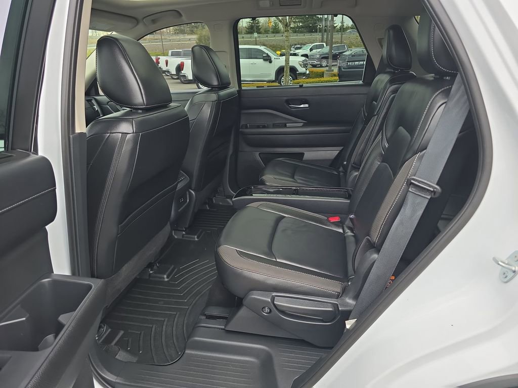 Used 2025 Nissan Pathfinder SL w/ SL Premium Package image 29