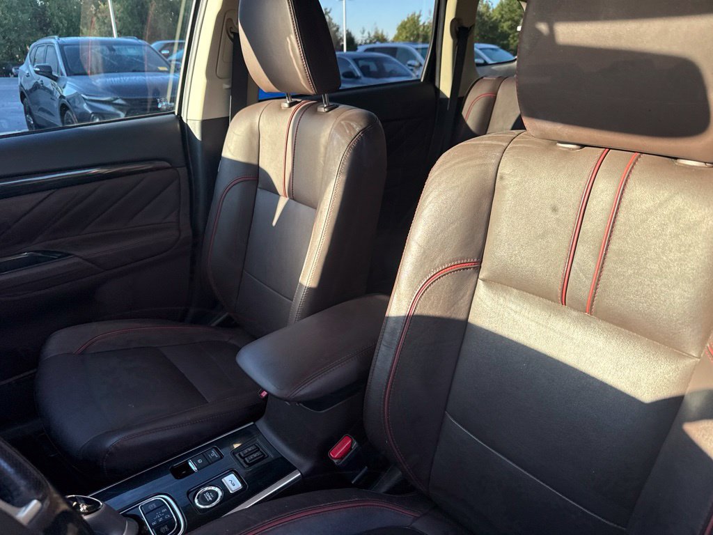 Used 2018 Mitsubishi Outlander GT AWD/4WD image 24