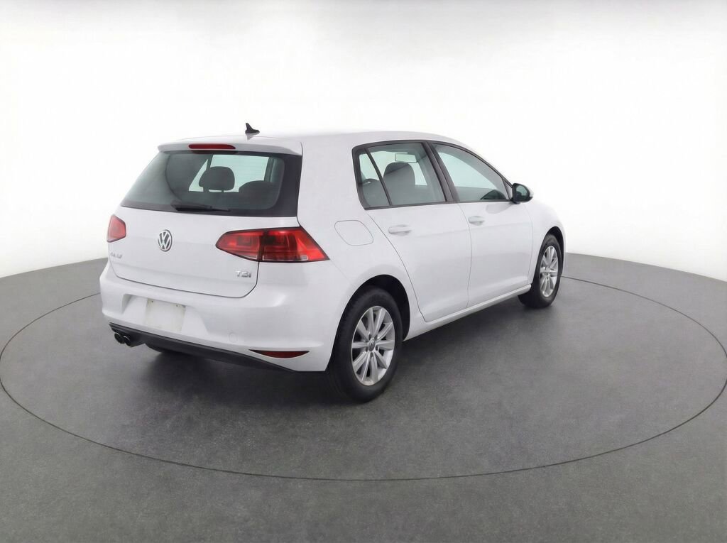 Used 2017 Volkswagen Golf S image 37