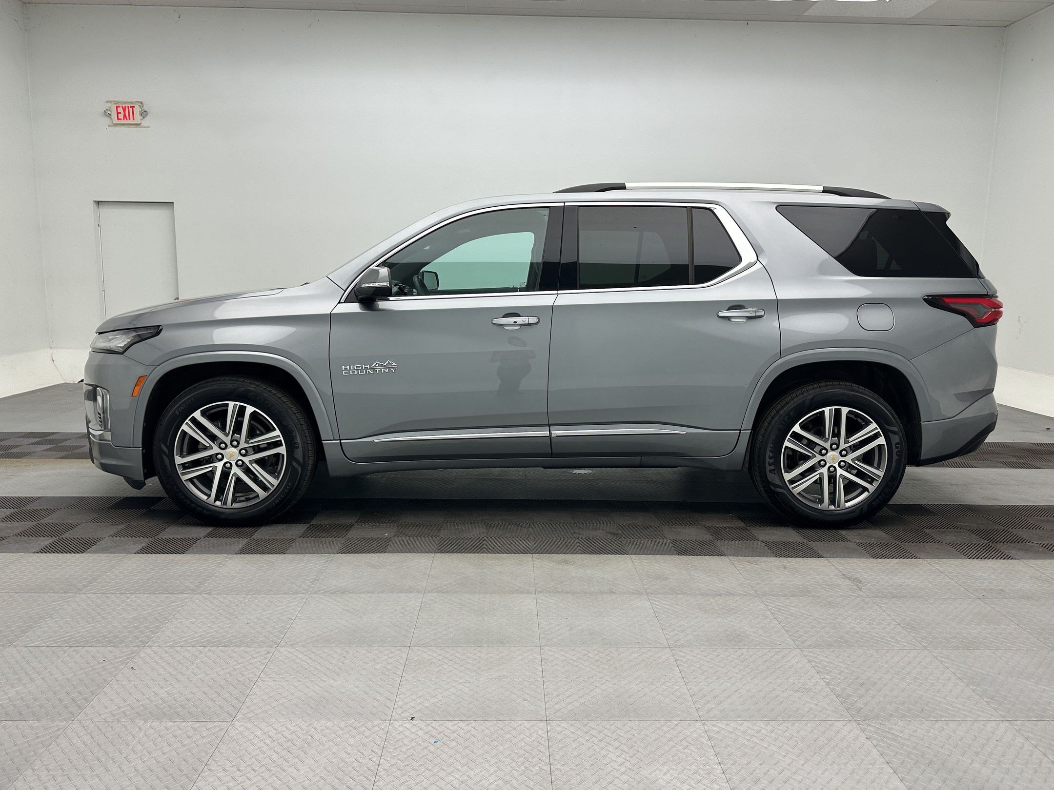 Certified 2023 Chevrolet Traverse High Country AWD/4WD image 2