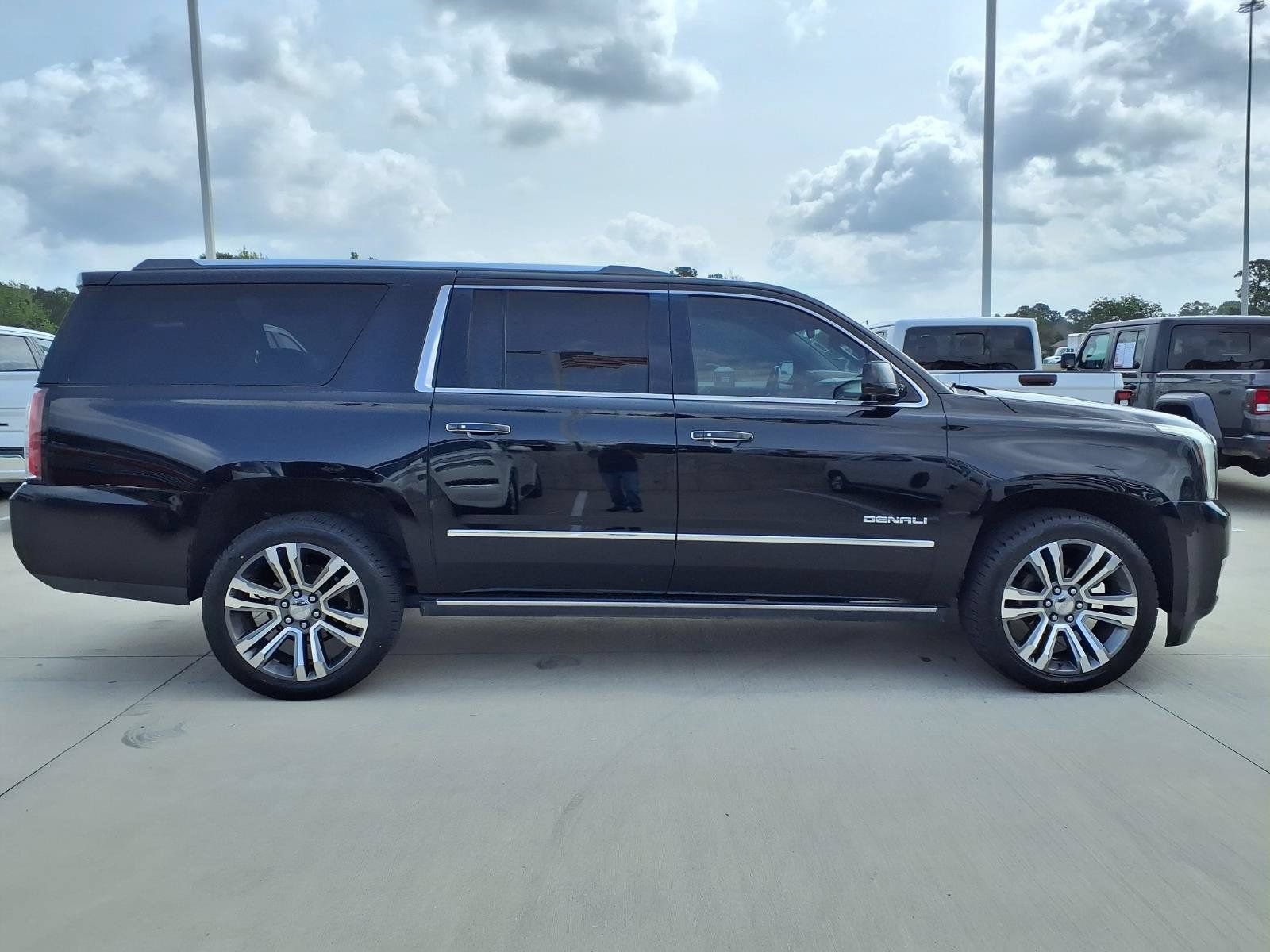 Used 2018 GMC Yukon XL Denali w/ Denali Ultimate Package RWD image 5