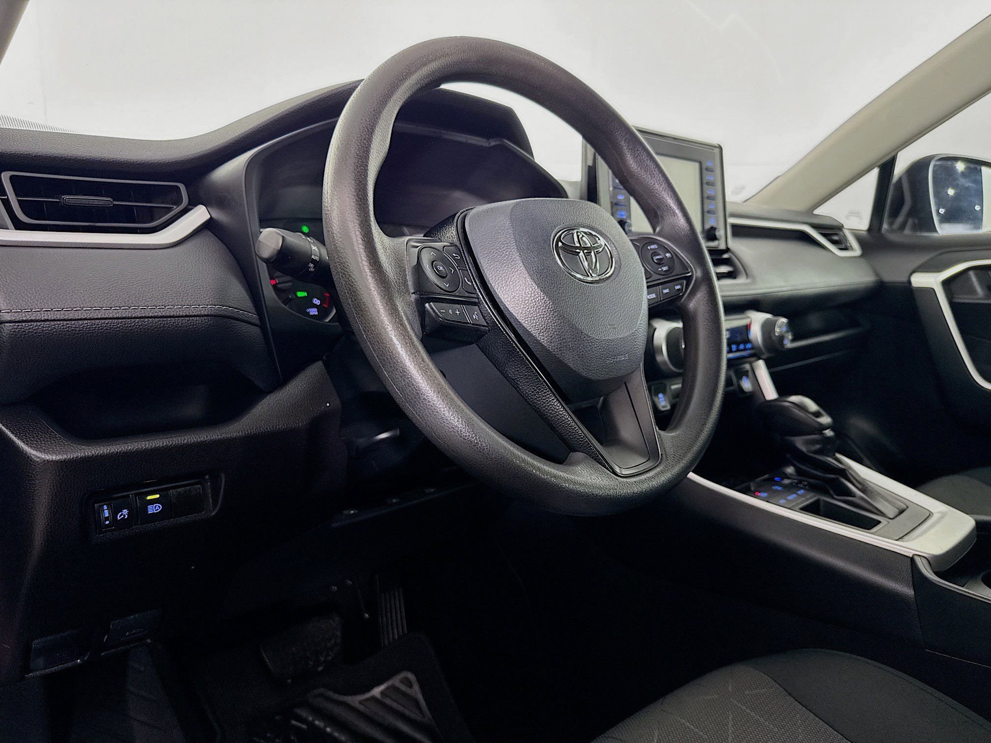 Used 2021 Toyota RAV4 XLE FWD image 22