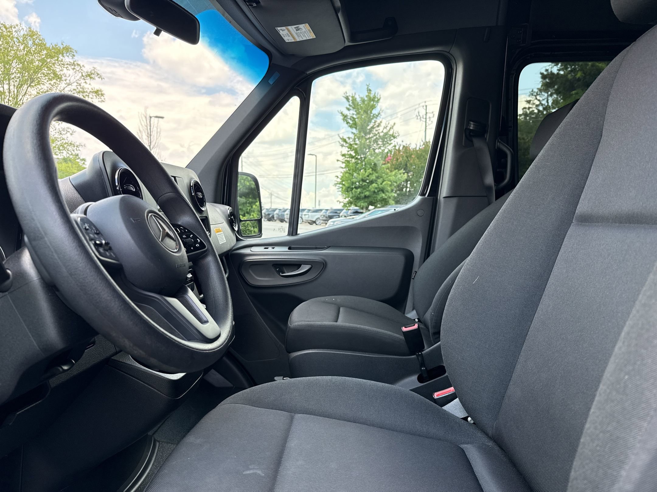 Used 2024 Mercedes-Benz Sprinter 2500 image 5