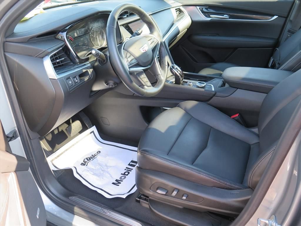 Used 2025 Cadillac XT5 Premium Luxury image 9