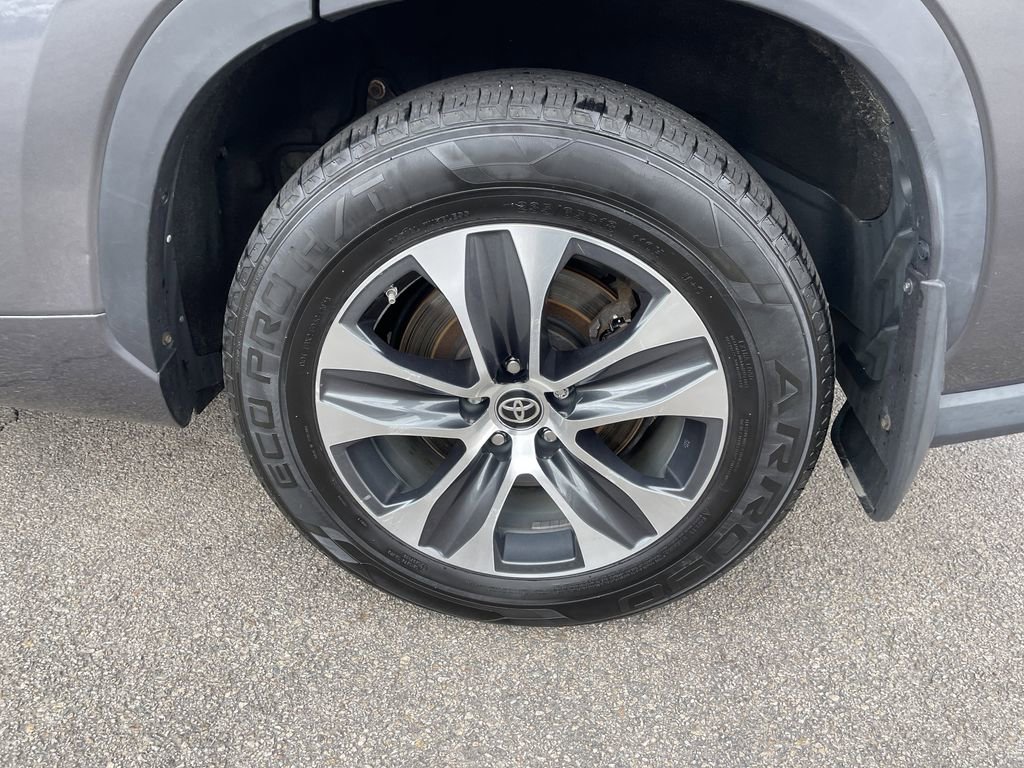 Certified 2020 Toyota Highlander XLE AWD/4WD image 10