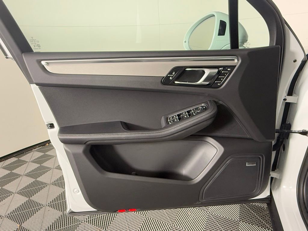 New 2026 Porsche Macan image 26