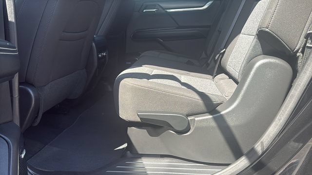 Used 2025 GMC Acadia Elevation FWD image 24