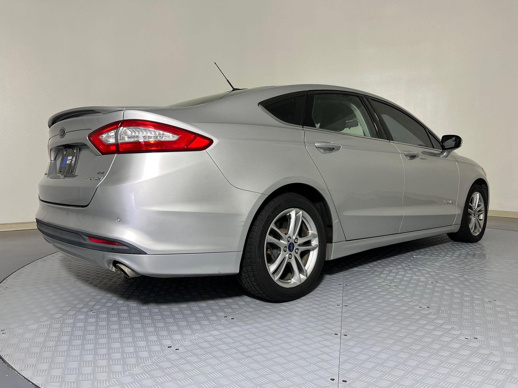 Used 2016 Ford Fusion SE image 9