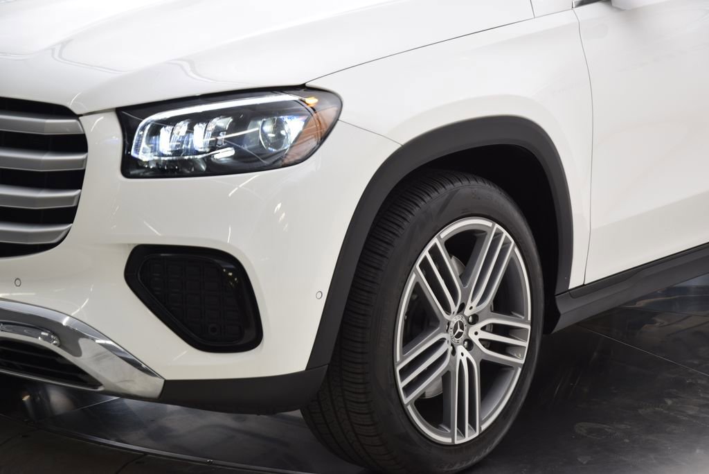 Used 2025 Mercedes-Benz GLS 450 4MATIC image 11
