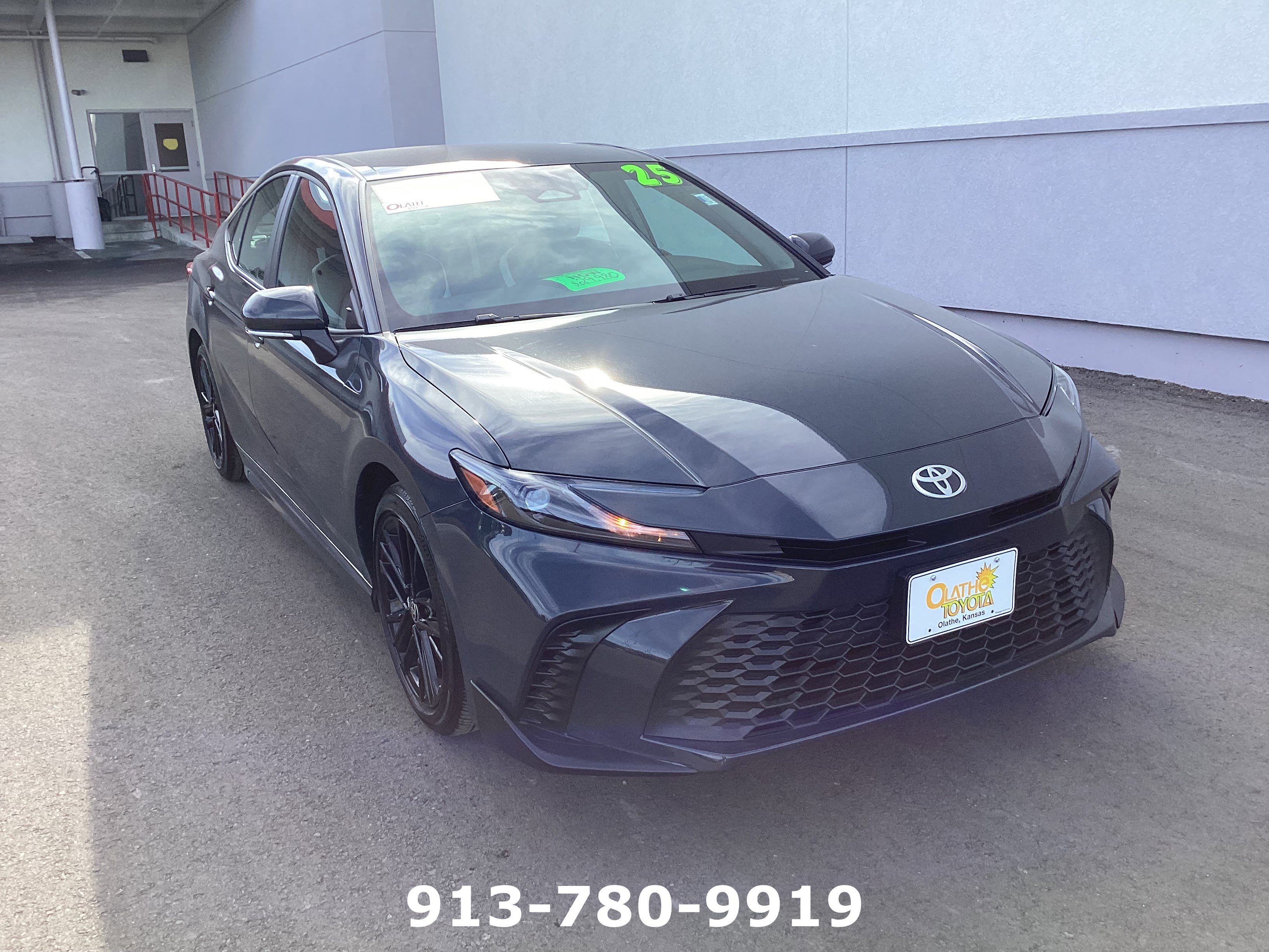 Certified 2025 Toyota Camry SE image 5