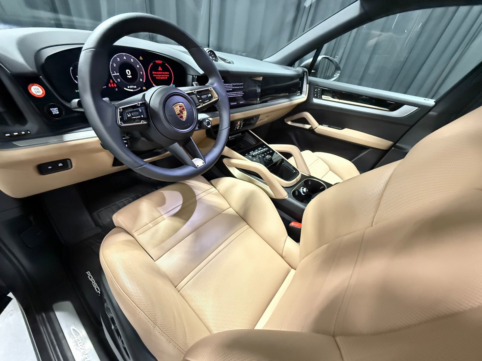 Certified 2025 Porsche Cayenne image 4