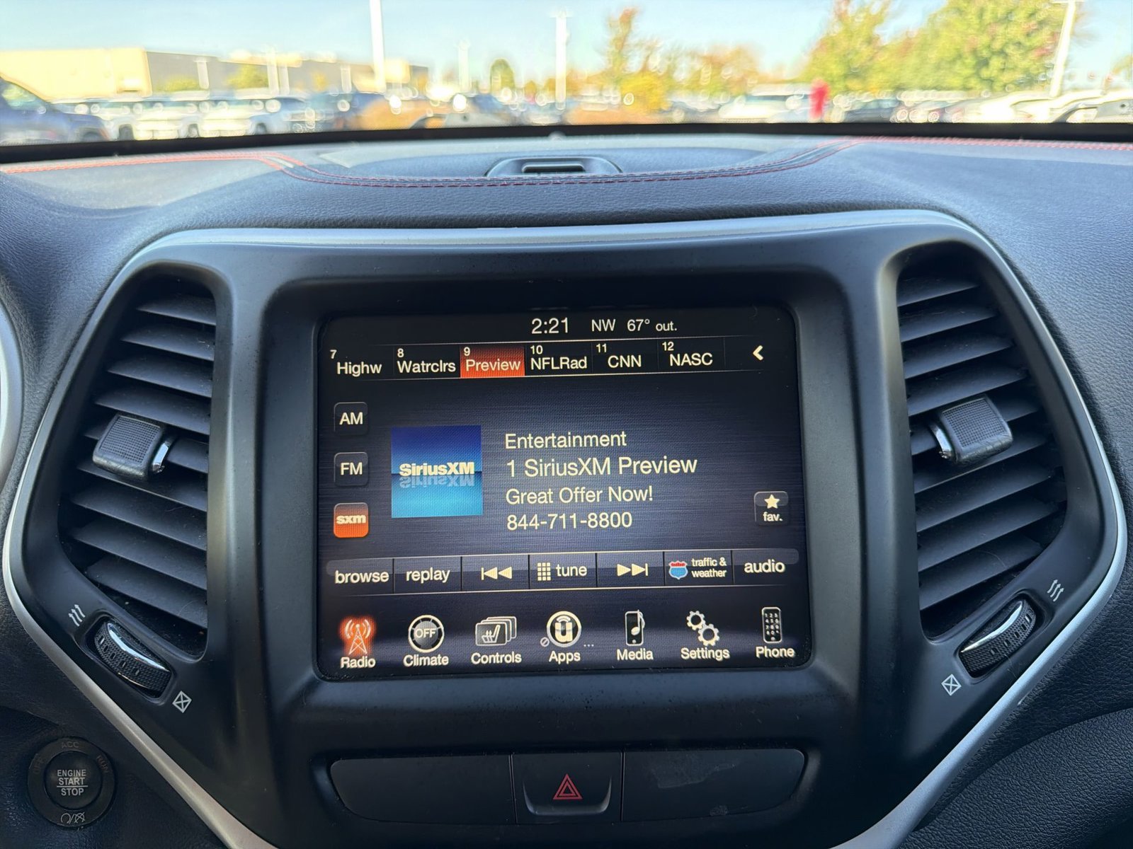 Used 2017 Jeep Cherokee Trailhawk w/ Comfort/Convenience Group AWD/4WD image 18