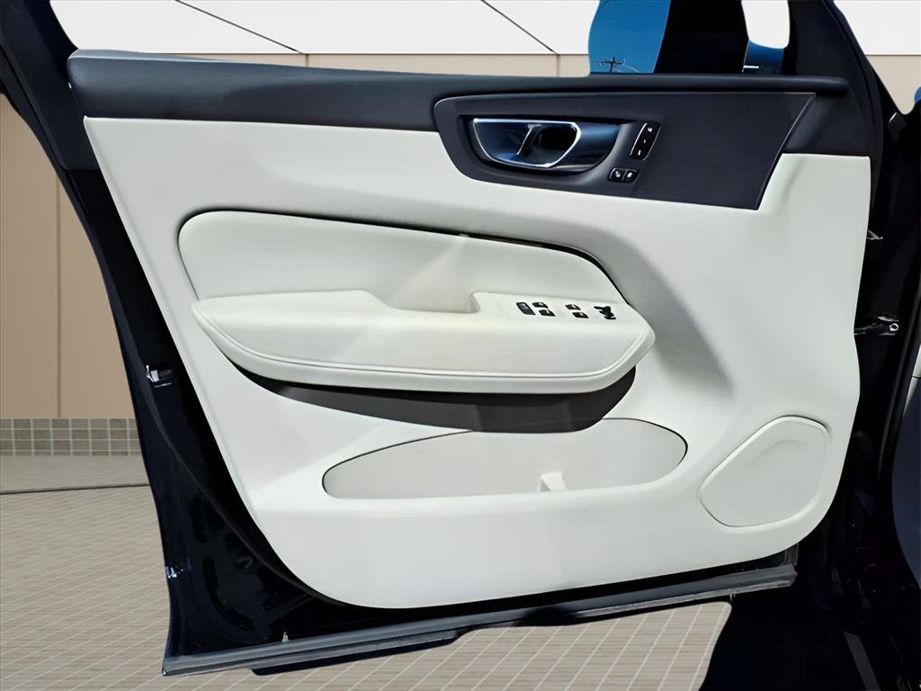 Used 2025 Volvo XC60 T8 Plus w/ Protection Package Premier image 41