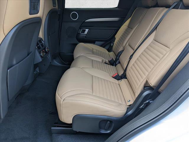 New 2025 Land Rover Discovery Dynamic SE image 15