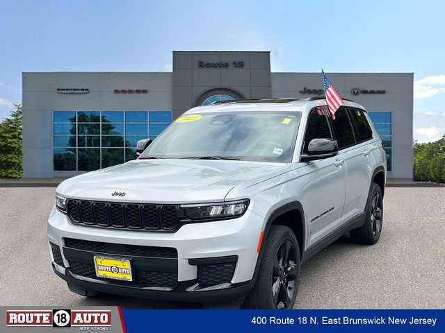 Used 2023 Jeep Grand Cherokee L Laredo AWD/4WD image 2