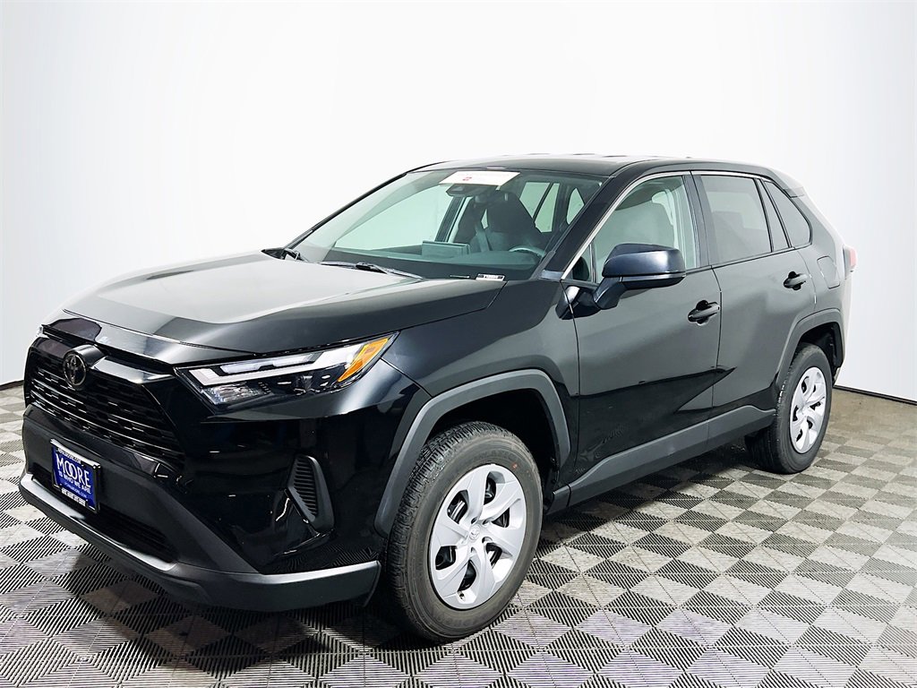 Certified 2025 Toyota RAV4 LE image 4