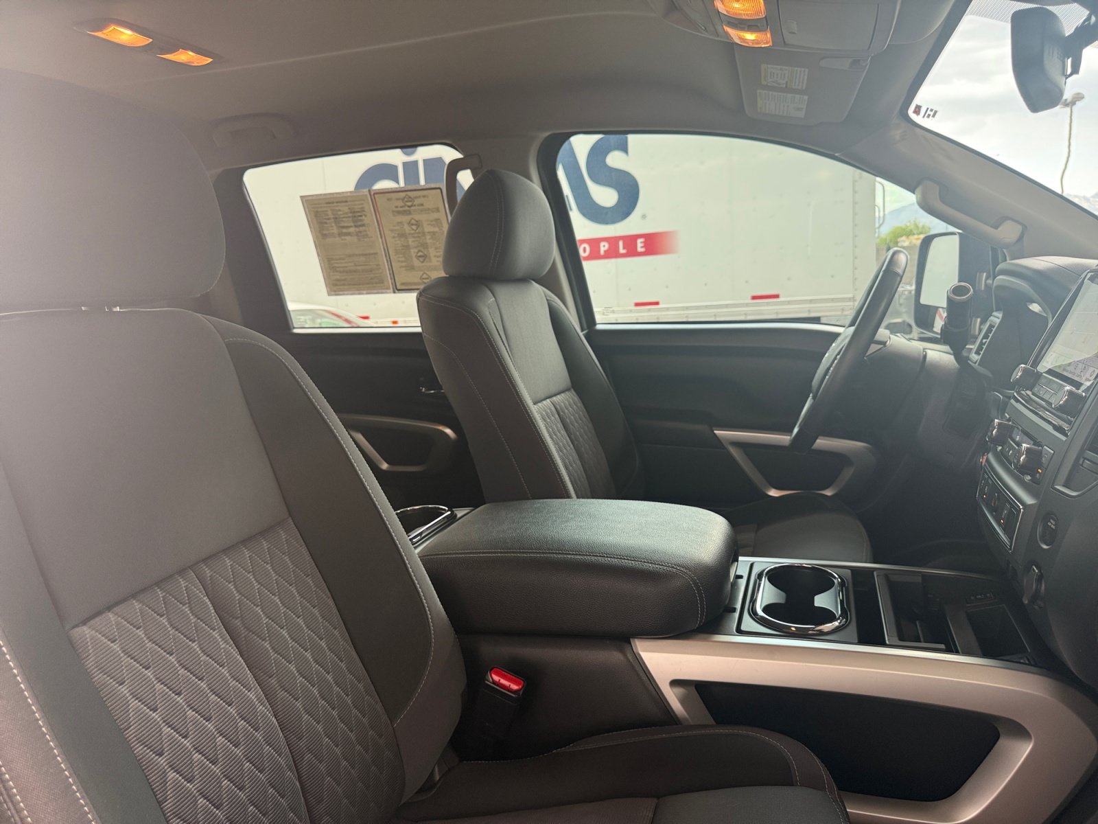 Used 2022 Nissan Titan SV w/ SV Convenience Package RWD image 30