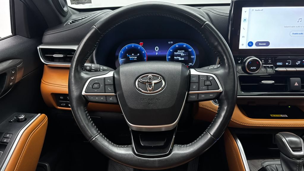 Used 2023 Toyota Highlander Platinum AWD/4WD image 30