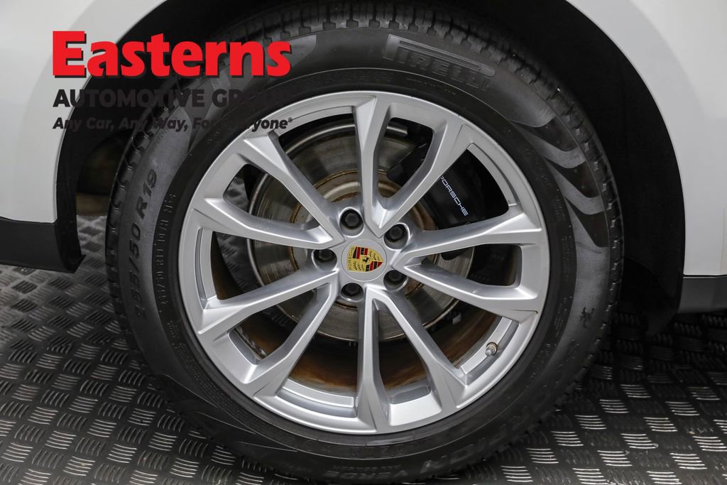 Used 2023 Porsche Macan T w/ Premium Package Plus image 31