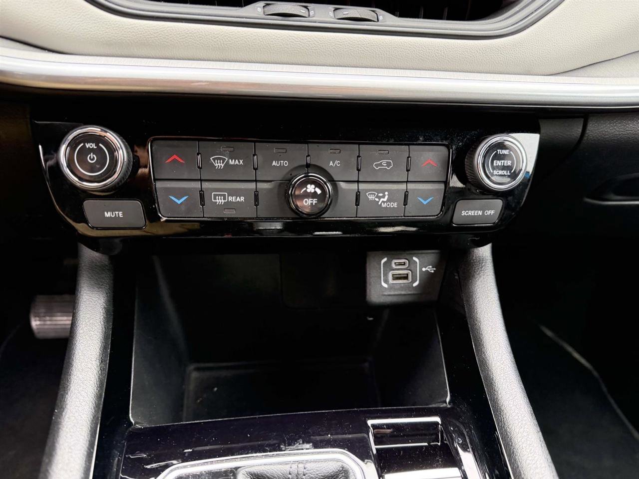 Used 2025 Jeep Compass Limited AWD/4WD image 22