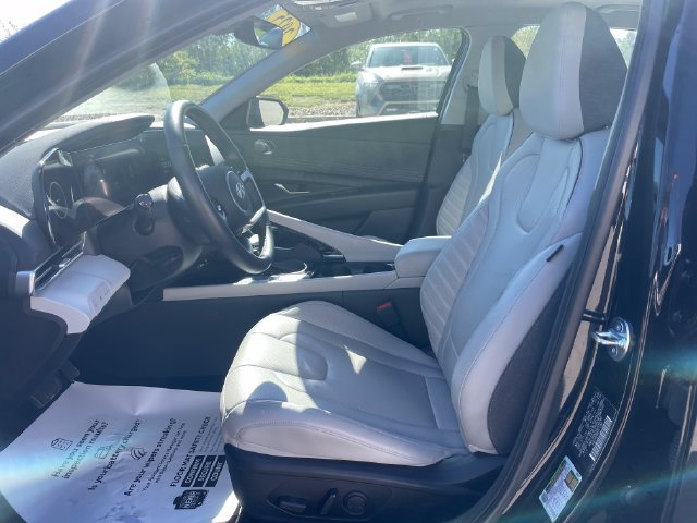Used 2025 Hyundai Elantra Limited FWD image 19