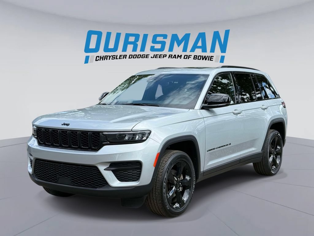 Used 2023 Jeep Grand Cherokee Altitude AWD/4WD image 5