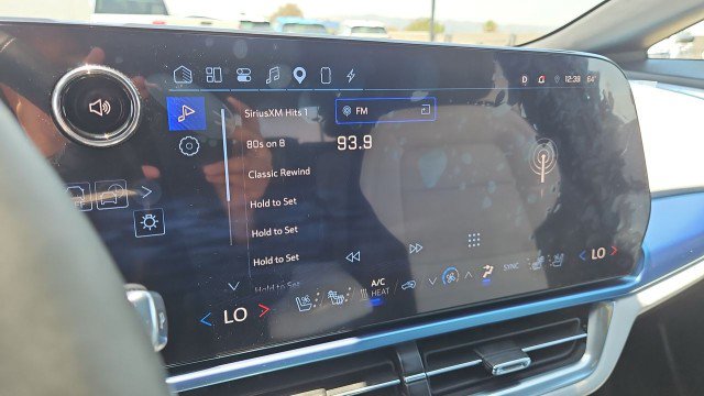 Used 2024 Chevrolet Equinox EV LT FWD image 13