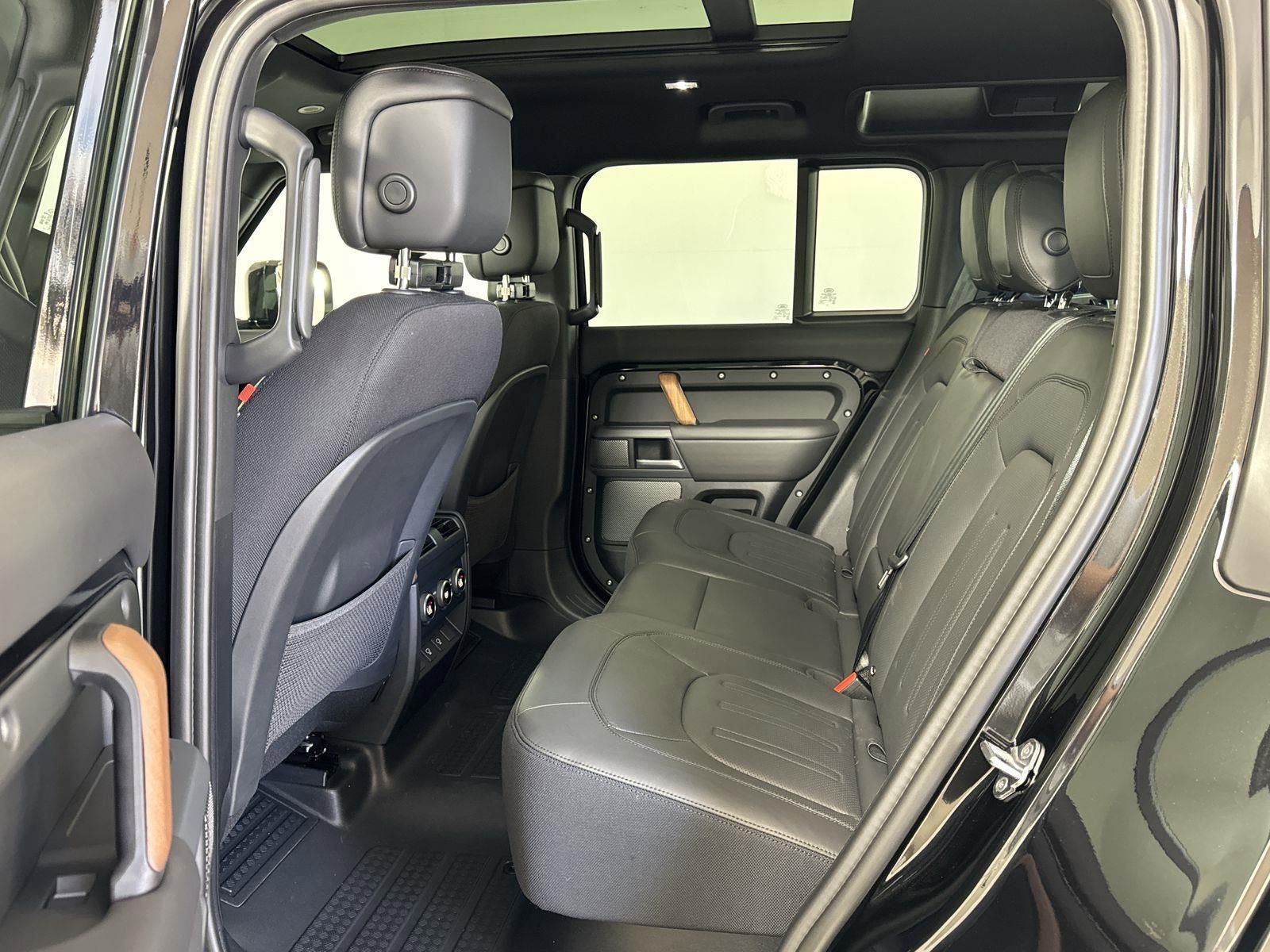 Certified 2024 Land Rover Defender 110 X AWD/4WD image 28