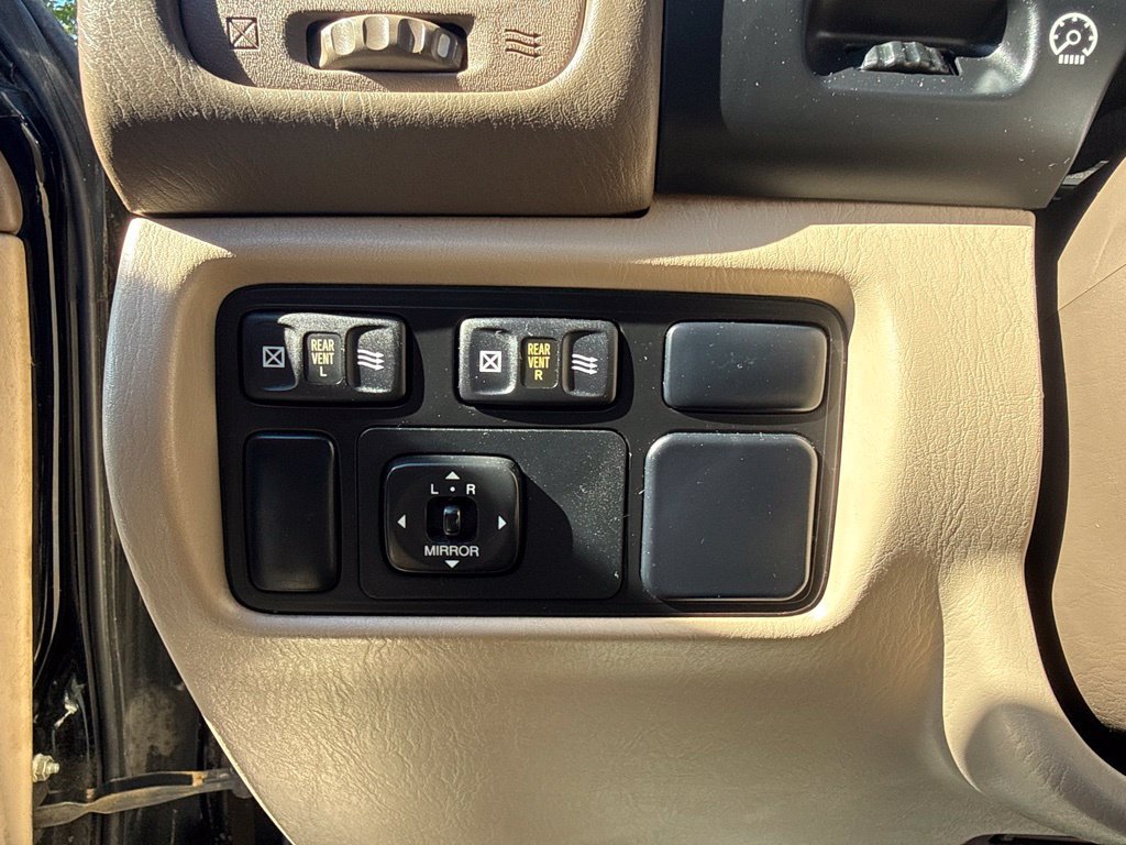 Used 2000 Toyota Land Cruiser AWD/4WD image 18